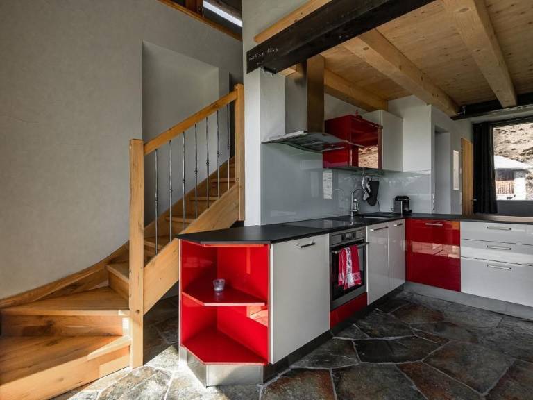 Beautiful vacation home with garden & patio | Mountain view | Pets allowed — photo 3
