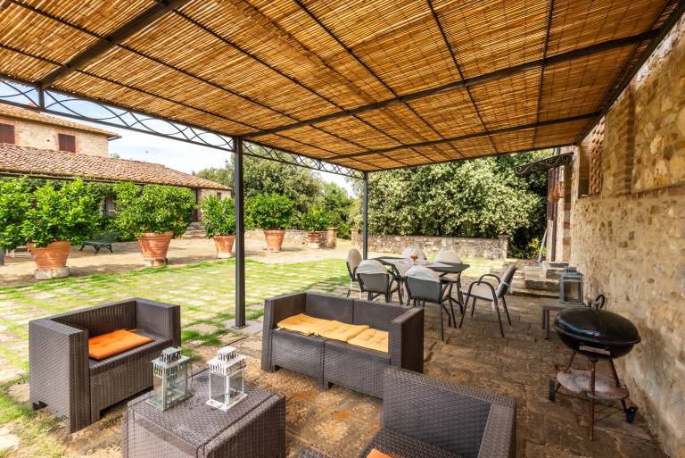 Charming vacation home with barbeque, garden & pool | Garden view | Dogs allowed — photo 4
