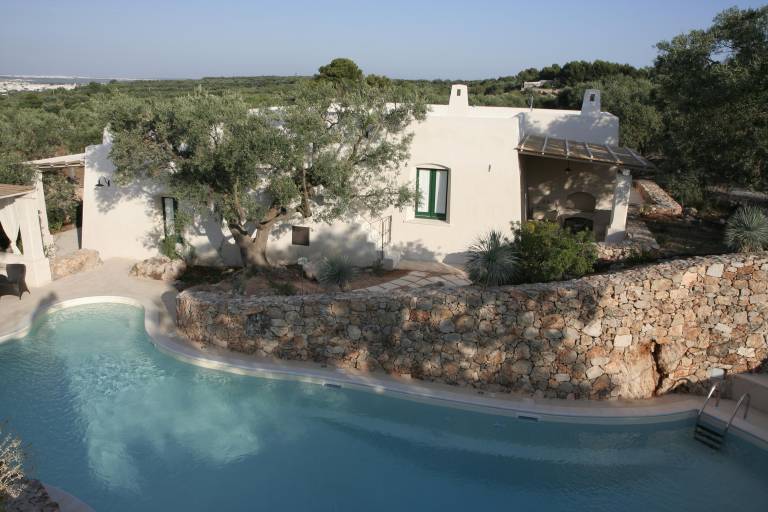 Villa with yard, pool & barbeque — photo 4