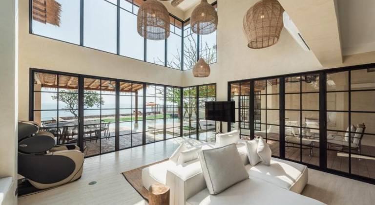 Ultra Luxury Beachfront 5 Bedrooms Pool Villa in Hua Hin