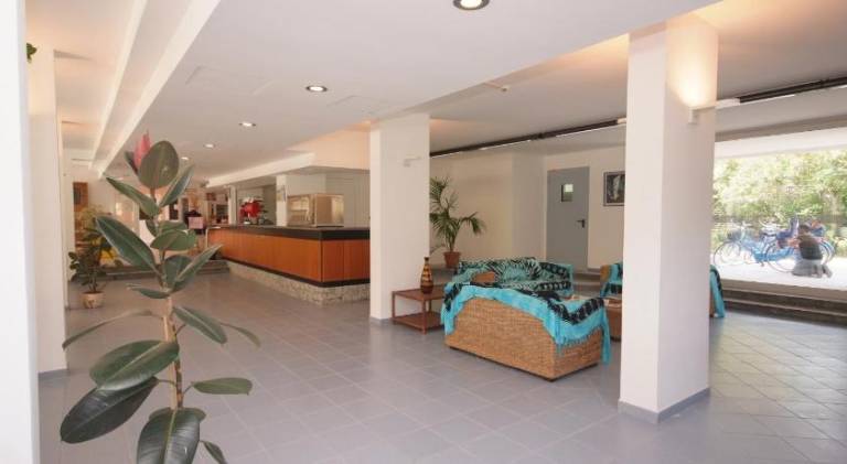 Serviced apartment with grill, yard & patio — photo 4