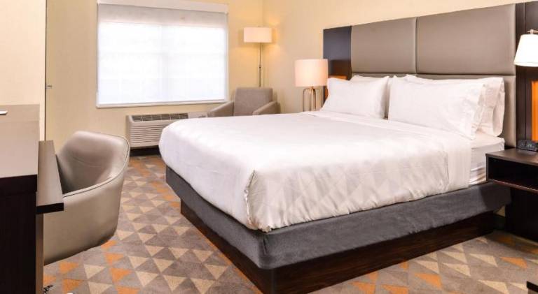 Holiday Inn and Suites Dallas-Addison By IHG — photo 5