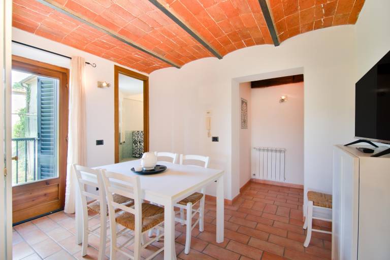 Holiday apartment with terrace & yard — photo 3