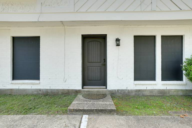Near Airport & Interstate: Houston Area Townhome — photo 3