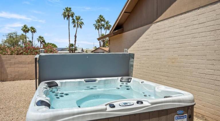 Spacious stunning ranch house, hot-tub and private basketball court, near WestWorld, TPC — photo 5