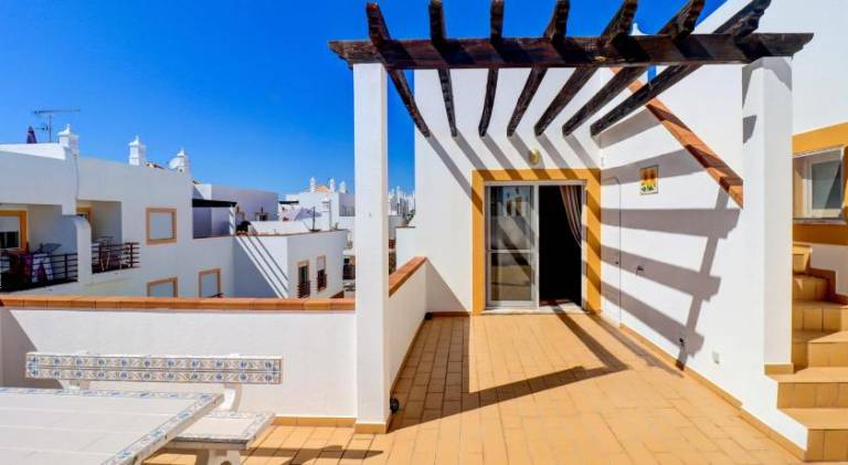Holiday apartment with BBQ, terrace & garden in Tavira