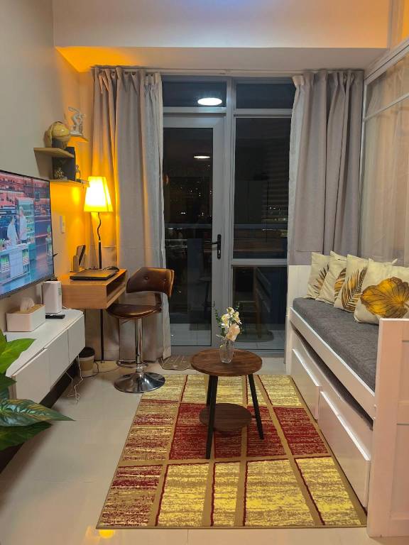 Rental apartment with pool in Quezon City