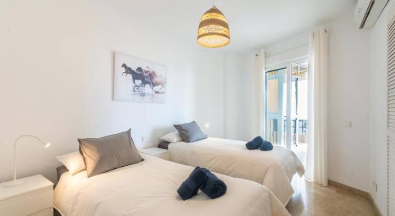Fully equipped apartment with yard & pool | Next to the beach | Perfect for remote work | Pet-friendly — photo 2