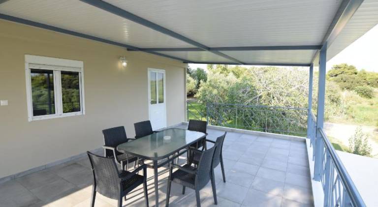 Holiday apartment with terrace & garden — photo 3