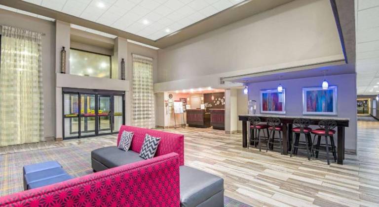 La Quinta Inn & Suites by Wyndham Denison - N. Lake Texoma — photo 2