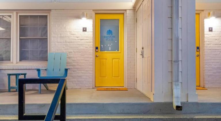 Big serviced apartment with yard, patio & grill | Suitable for remote work | Pets are welcome — photo 5