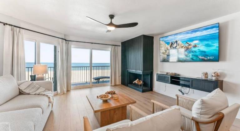 Newly Reno Beachfront Escape I Steps to Beach in Clearwater Beach, FL