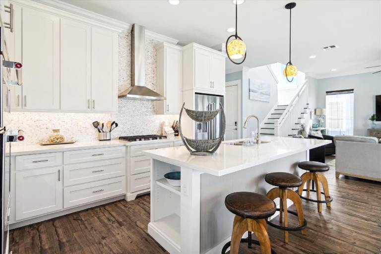 Spacious house with patio & grill | Beach nearby | Perfect for remote work | Pet-friendly — photo 4