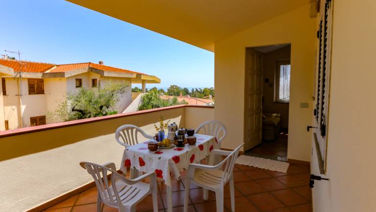 Rental apartment with yard & patio | Beach view — photo 3
