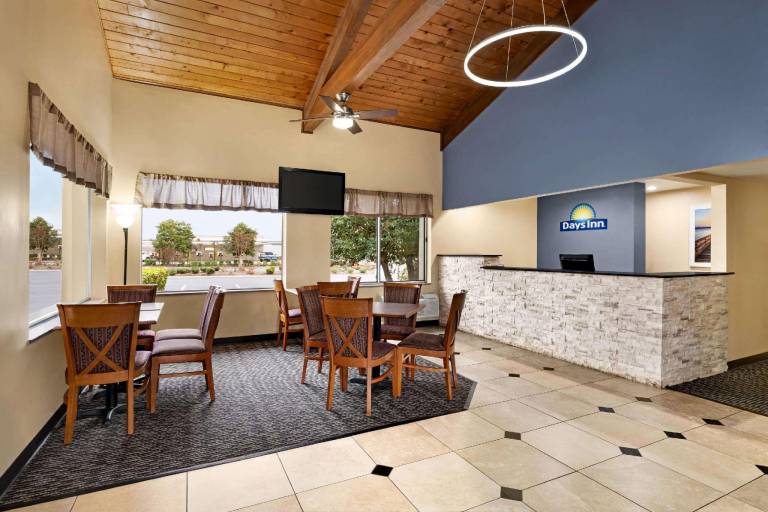 Days Inn by Wyndham Oak Ridge Knoxville — photo 3