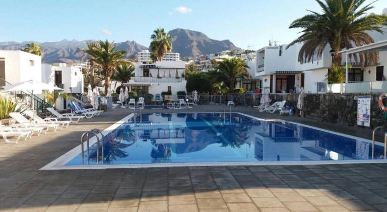 Charming holiday apartment with pool | Next to the beach | Dogs allowed in Adeje