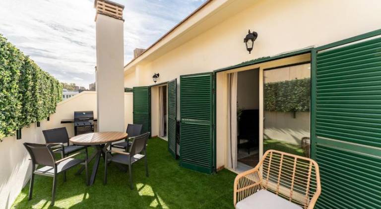 Stunning 1bed with Outdoor Dining in Malaga center in Málaga