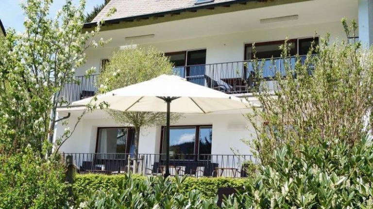 Child-friendly big vacation home with grill, patio & sauna | Mountain view | Pets are welcome — photo 3