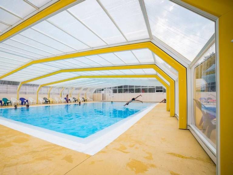 Mobile home with patio, heated pool & grill — photo 2