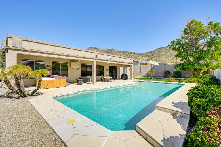Hot Tub & On Site Hiking Phoenix Retreat