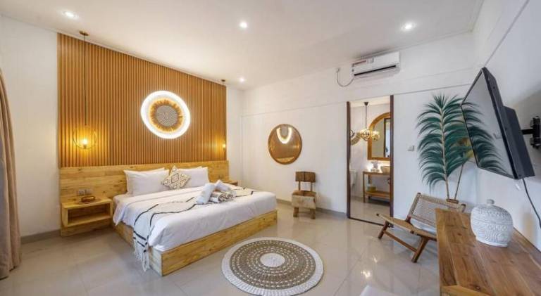 Ample villa with pool & hot tub | Pets allowed in Canggu