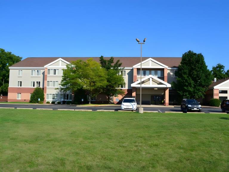 Days Inn & Suites by Wyndham Madison in Madison, MI