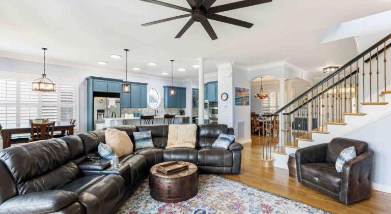 House with 1 room for 8 persons in Charleston, SC