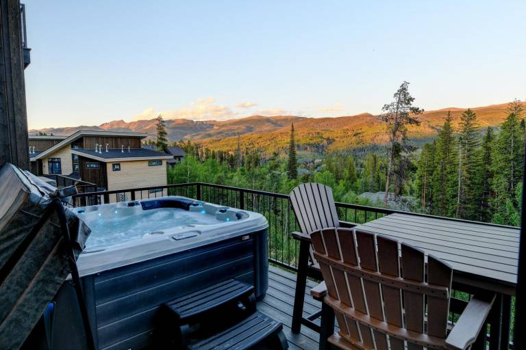 Downtown WP Chalet 411 I Private Hot Tub I Great Views I Discounted Attractions — photo 5