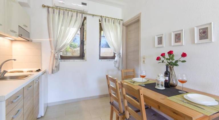 Holiday apartment with patio, grill & garden | Pet-friendly — photo 4