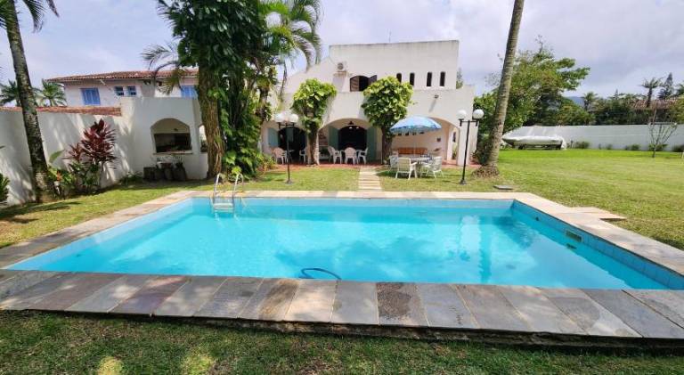 Spacious house with pool | Close to the beach | Pet-friendly in Guarujá