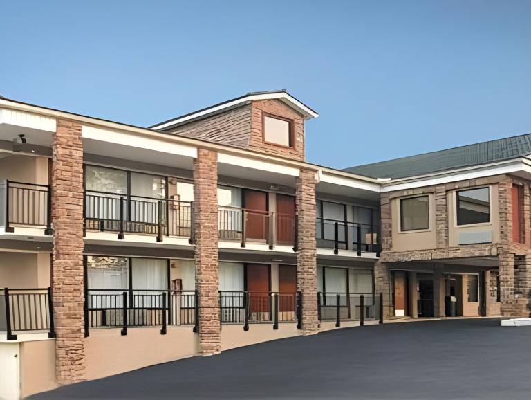 Suburban Studios Branson On The Strip in Branson, MO
