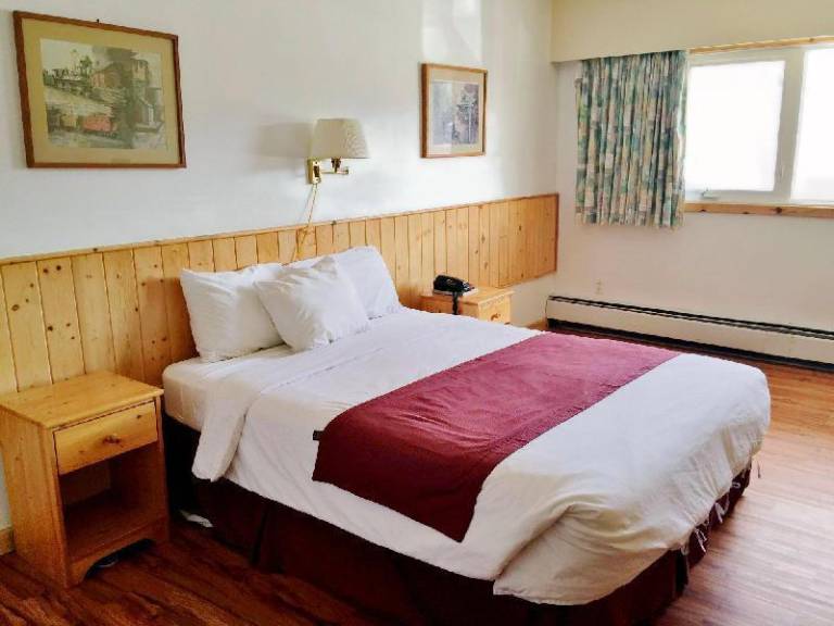 Canadas Best Value Inn River View Hotel — photo 5
