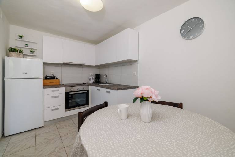Fully equipped holiday apartment with grill & patio | Garden view | Next to the beach | Dogs allowed — photo 5