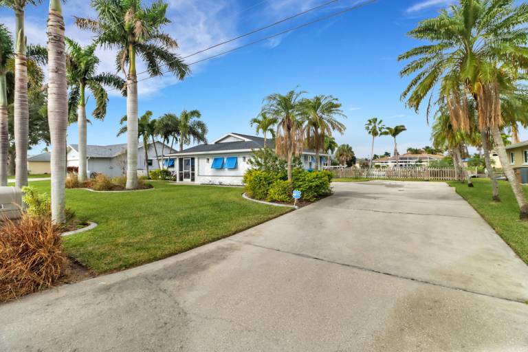 Children-friendly villa with grill & private pool | Water view | Pet-friendly — photo 2
