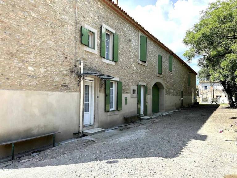 Gite with garden, BBQ & patio in Béziers