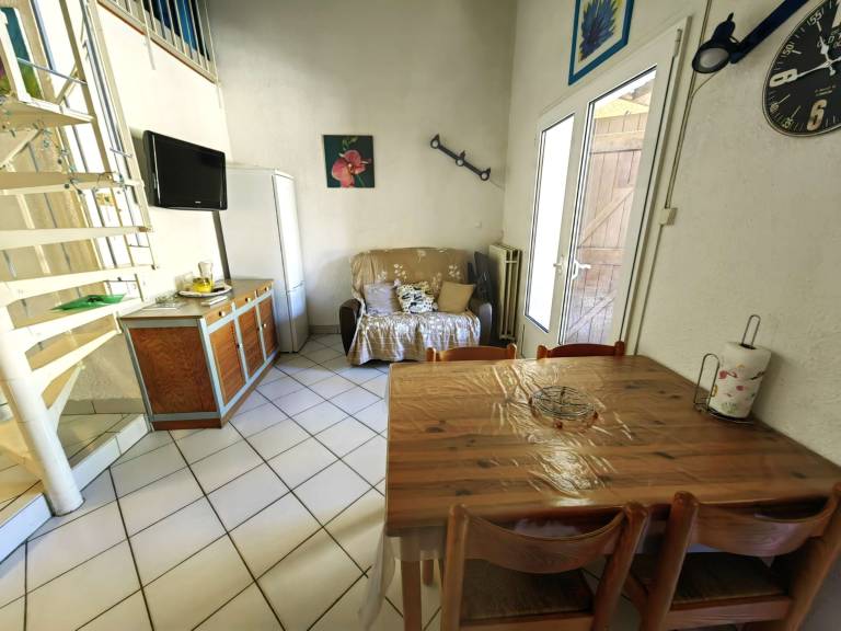 Villa with barbeque & pool — photo 4