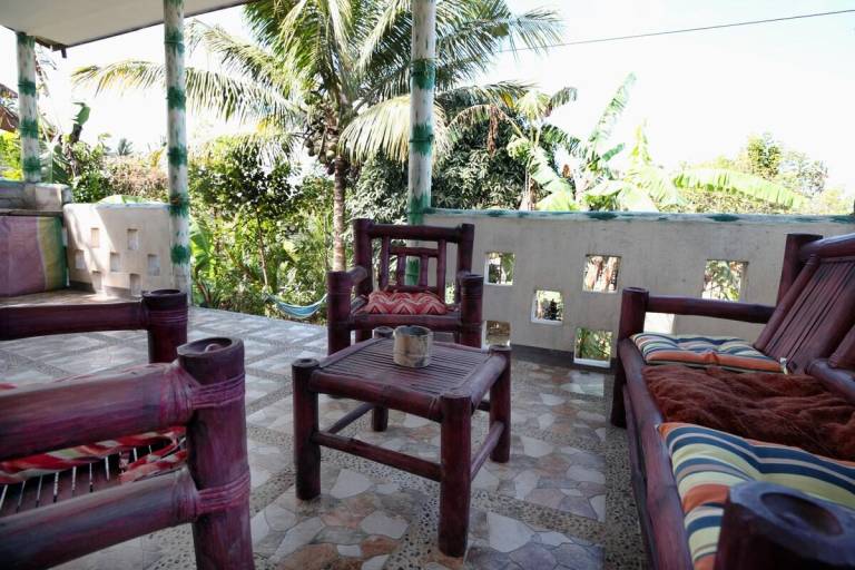 House with jacuzzi, barbeque & yard — photo 4