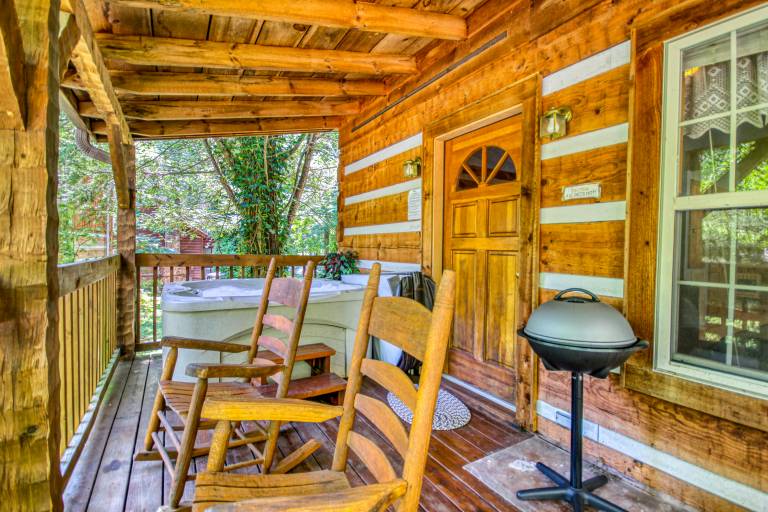 Gatlinburg Hot Tub Pet Friendly WiFi Fireplace — photo 3