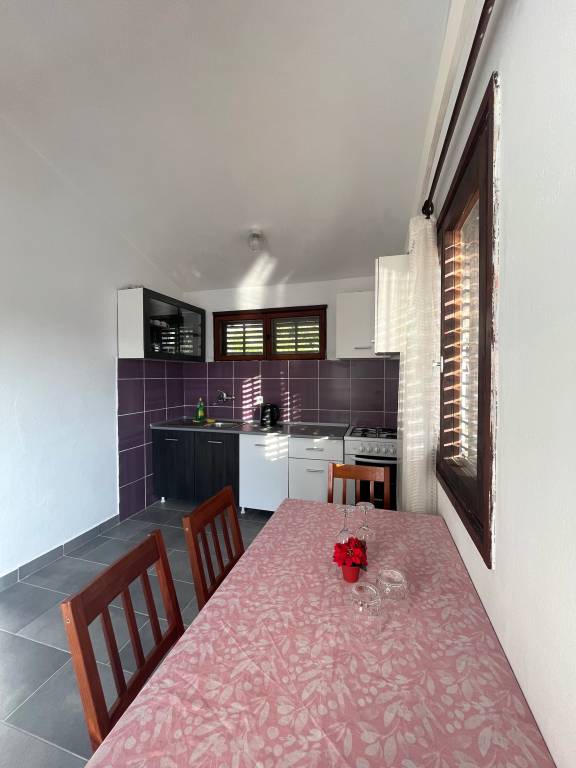 One bedroom apartment near beach Jelsa, Hvar (A-22256-d) — photo 4