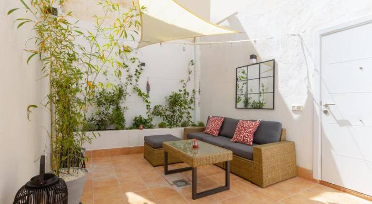 Precioso apartamento con patio y dos habitaciones en el barrio de Picasso in Málaga