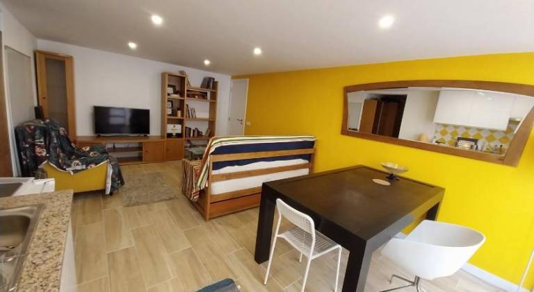 Apartment with garden, patio & BBQ — photo 2