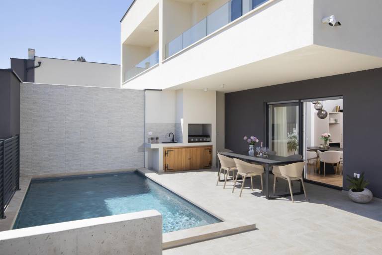 Children-friendly villa with barbecue, terrace & private pool | Garden view | Pets allowed — photo 3