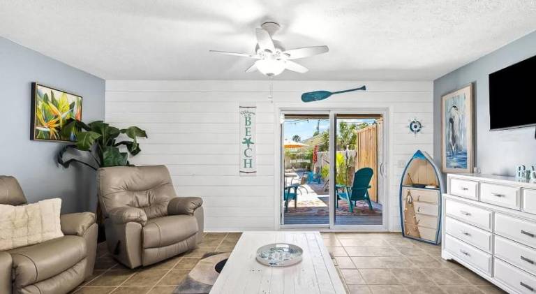 House with 2 rooms for 8 persons in Panama City, FL
