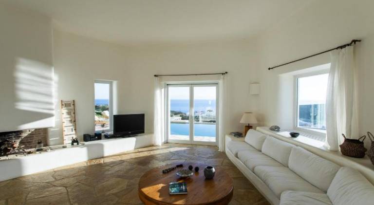 Fully equipped villa with yard, private pool & terrace | Close to the beach | Suitable for remote work | Pets are welcome — photo 2