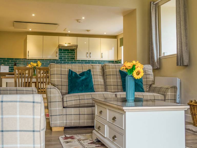 Family-friendly charming cottage with jacuzzi & yard | Pet-friendly — photo 3