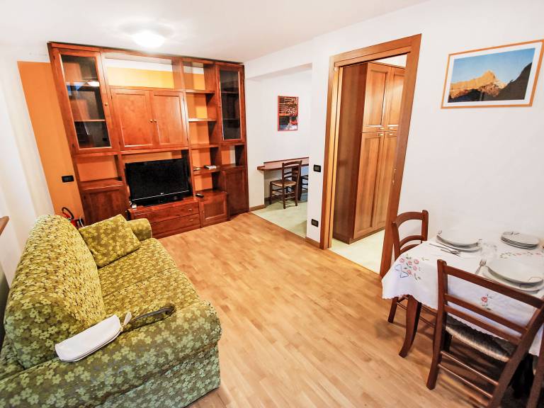 Apartment with 2 rooms for 6 persons — photo 2