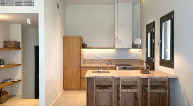 Fully equipped nice villa with garden, private pool & patio | Suitable for remote work | Pets allowed — photo 5