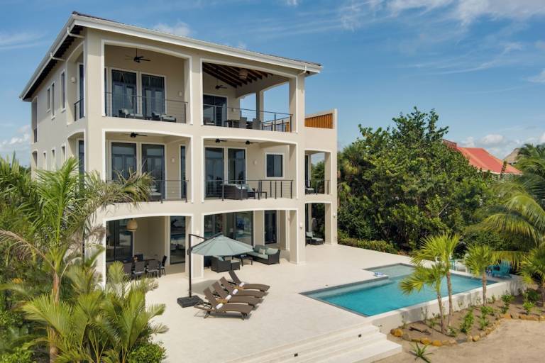Resort  Cocoplum