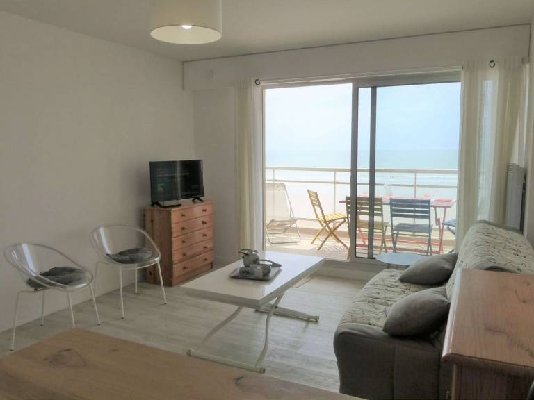 Studio cabin 4 sleeps, balcony sea view, Saint-Gilles-Croix-de-Vie — photo 4