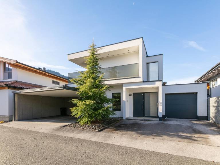 House with sauna & patio in Soell